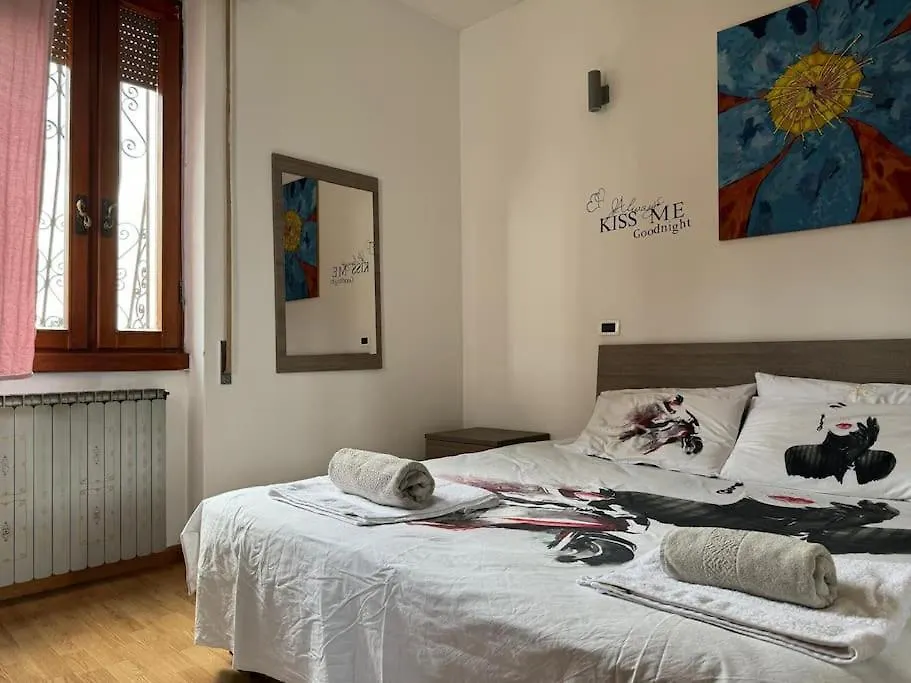 -Free Parking- Salo Sky Loft Con Wi-Fi, E A-C Apartment 0*,  Italy